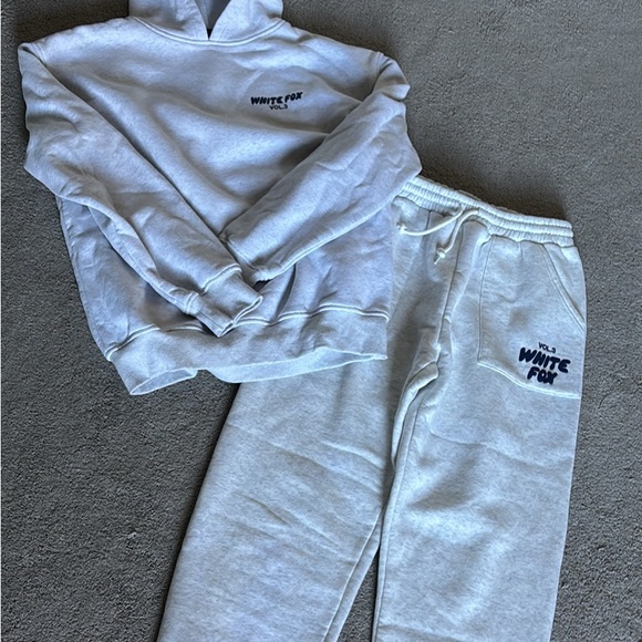 White Fox Boutique Light Gray Hoodie and Joggers Set - Picture 1 of 6